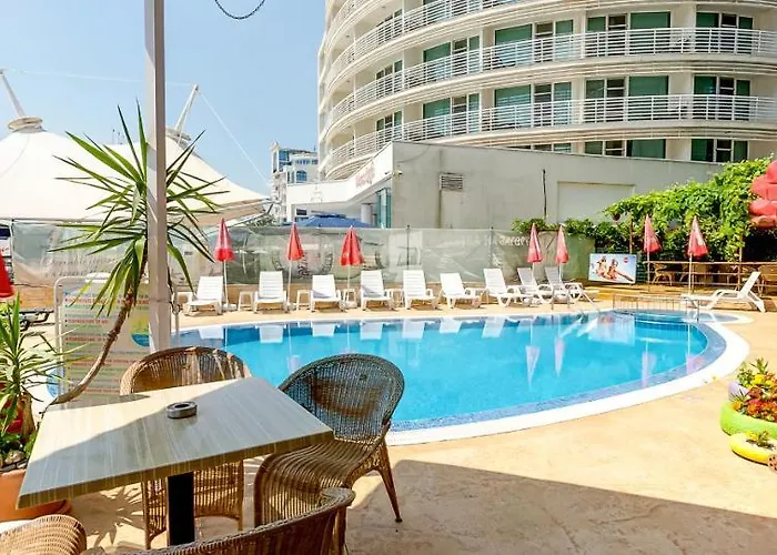 Ξενοδοχείο με διαμερίσματα Briz 3*