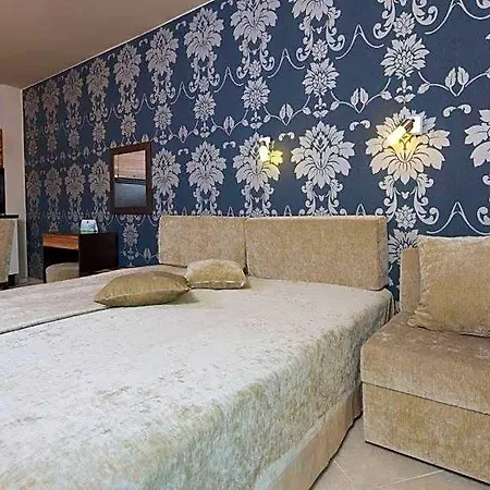 Briz Aparthotel 3*